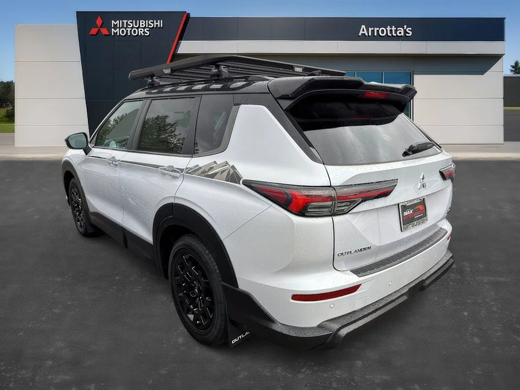 New 2026 White Diamond Mitsubishi LE image 4