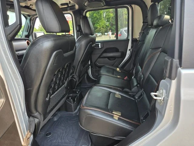 Used 2023 Silver Jeep Mojave image 11