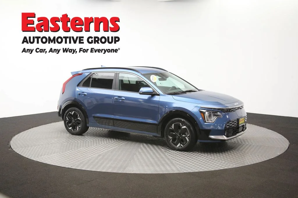 Used 2024 Blue Kia Wind image 49
