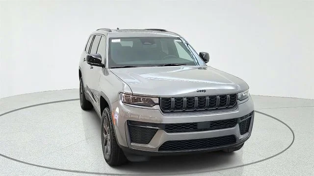 New 2027 Sting-Gray Clear-Coat Paint Jeep Laredo Altitude image 2