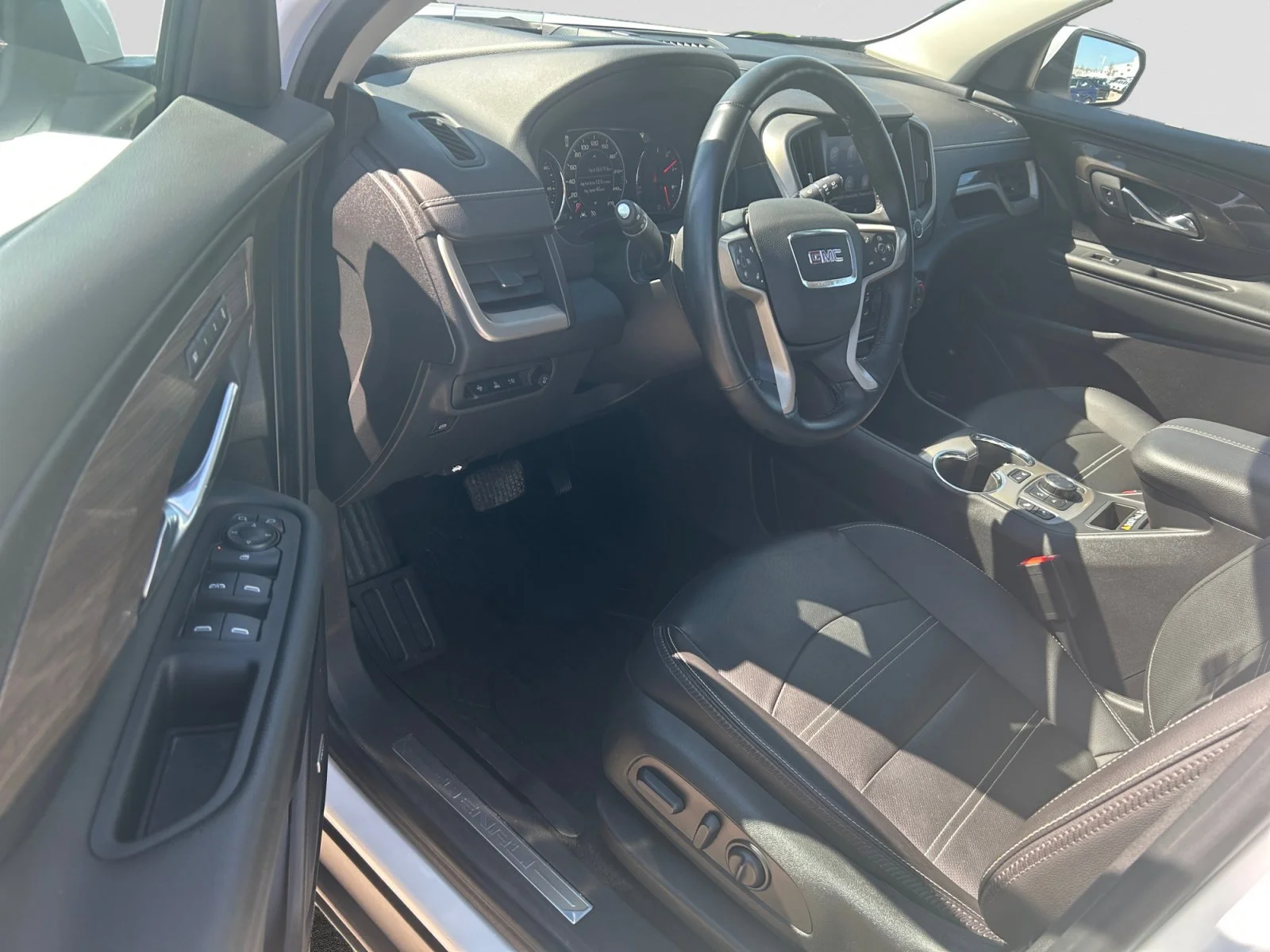 Used 2024 White GMC Denali AWD image 13