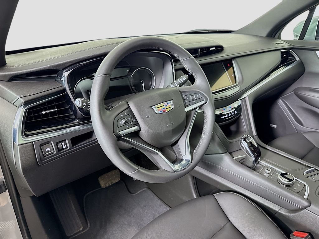 Used 2025 Argent Silver Metallic Cadillac Luxury image 9