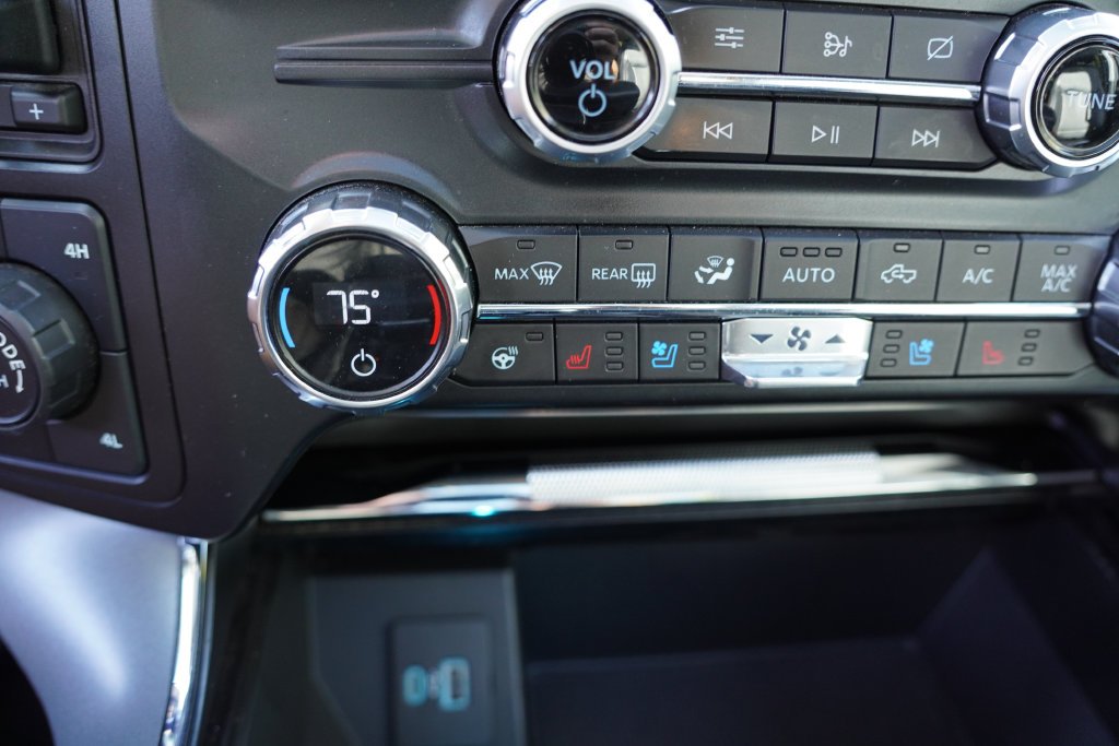 Used 2021 Quartz Metallic Ford Lariat image 31