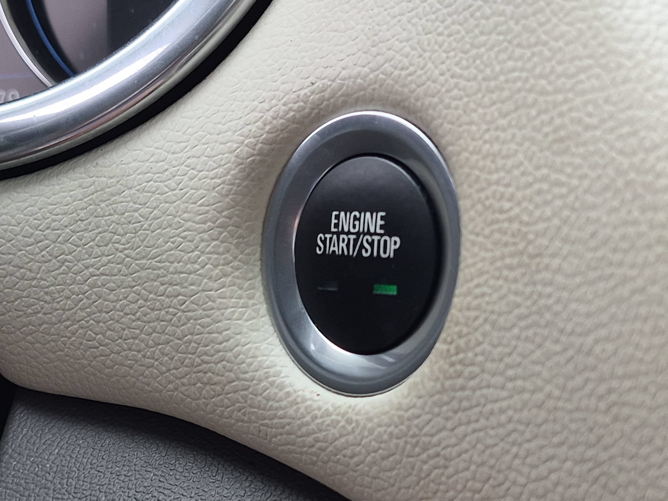 Used 2024 Summit White Chevrolet LT image 27