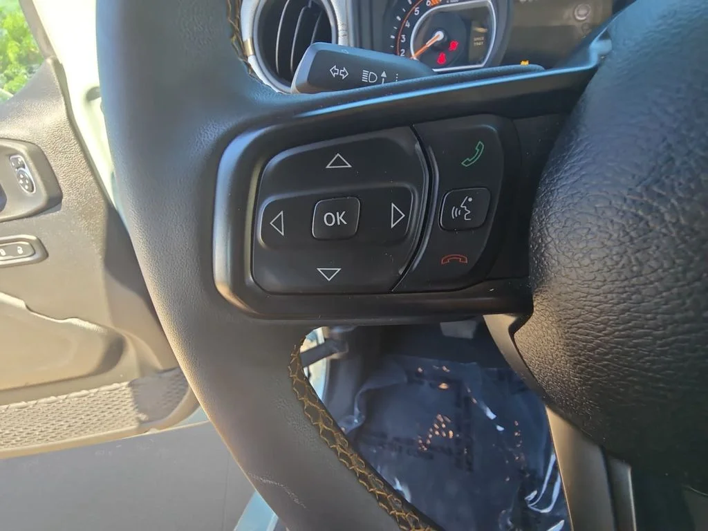 Used 2024 Gray Jeep Sport S image 17