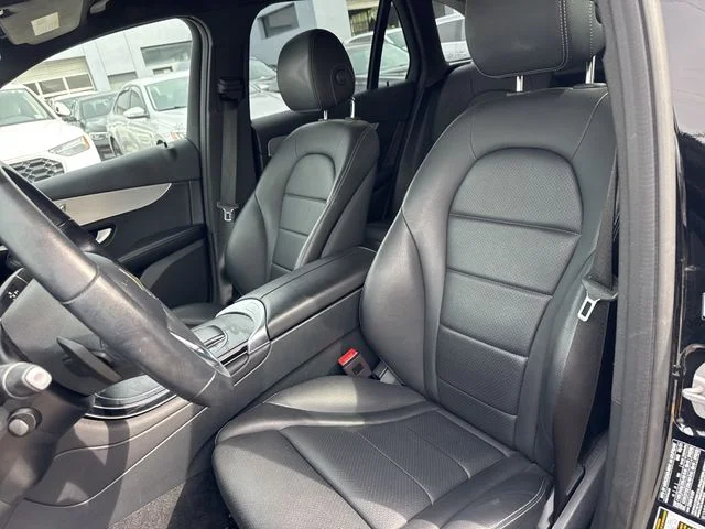 Used 2021  Mercedes-Benz GLC 300 image 30