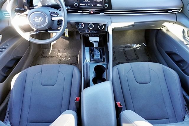 Used 2024 Black Hyundai SE image 18