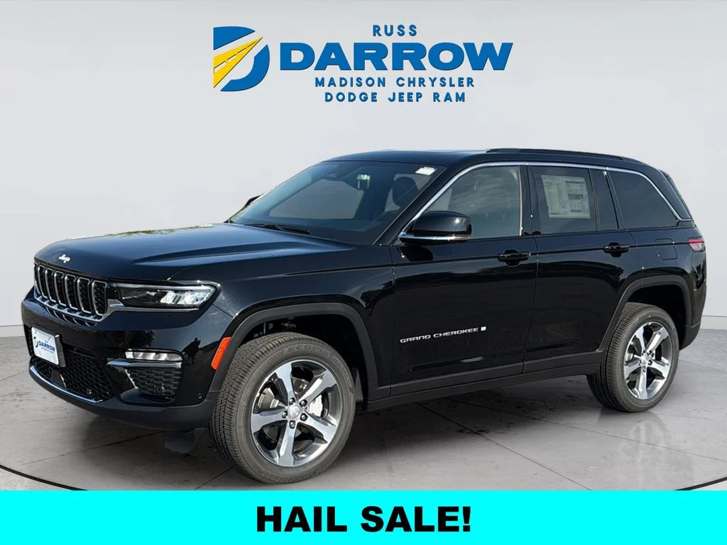 New 2025 Diamond Black Crystal Pearl-Coat Exterior Paint Jeep Limited image 1