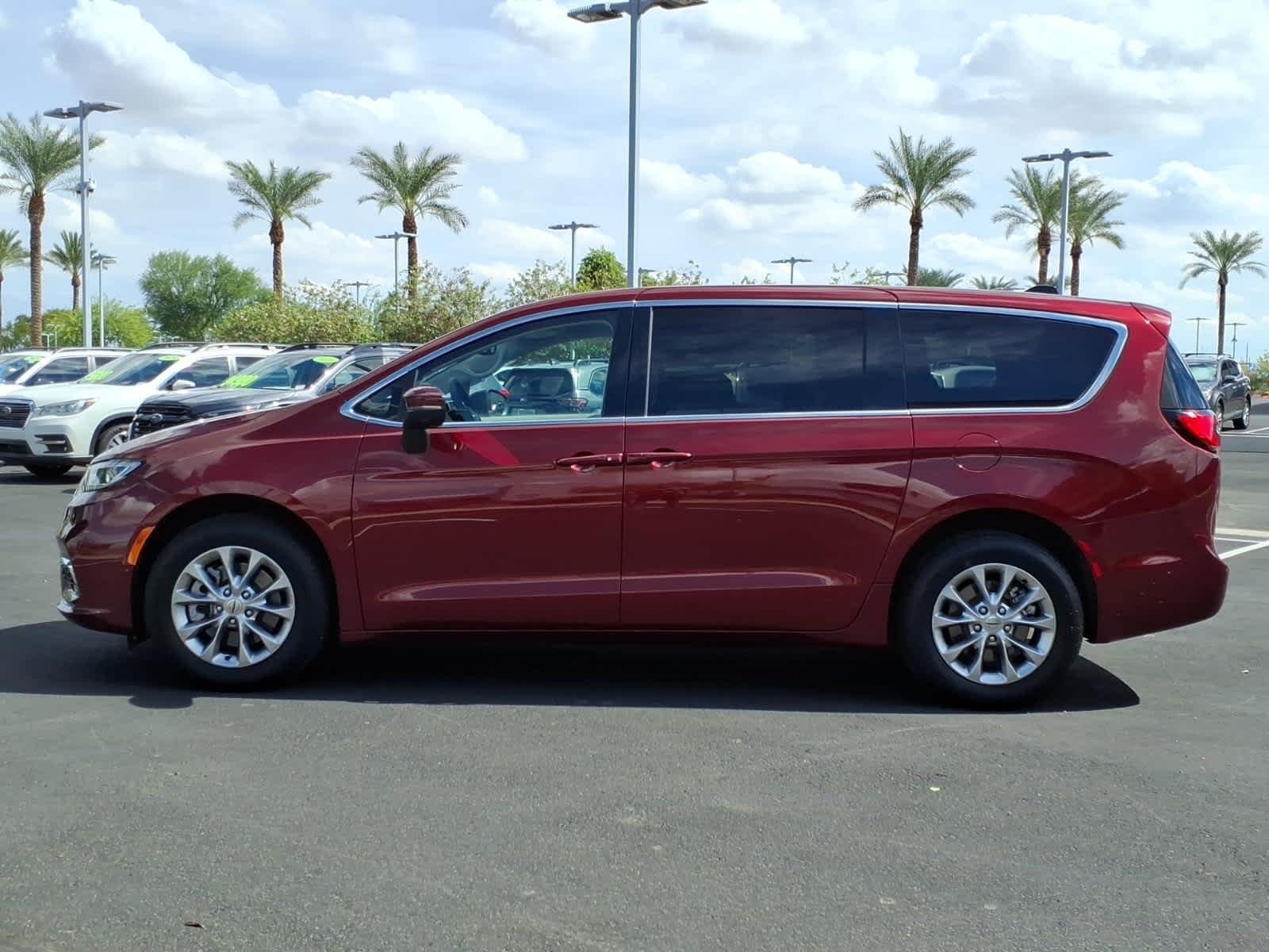 Used 2023 Velvet Red Pearlcoat Chrysler Touring L image 4