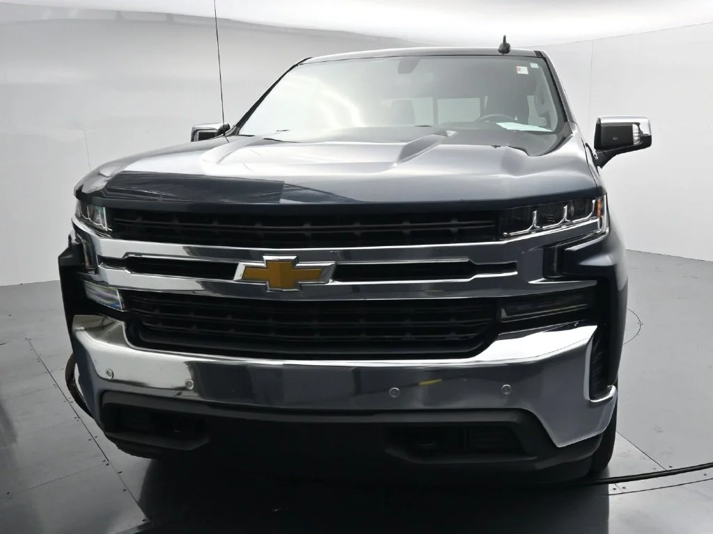 Used 2020 Gray Chevrolet LT image 2