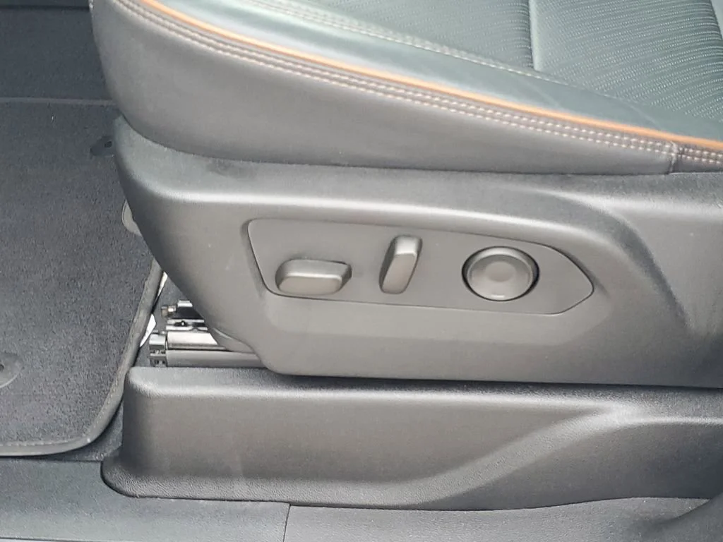 Used 2025 Sterling Metallic GMC AT4 image 16