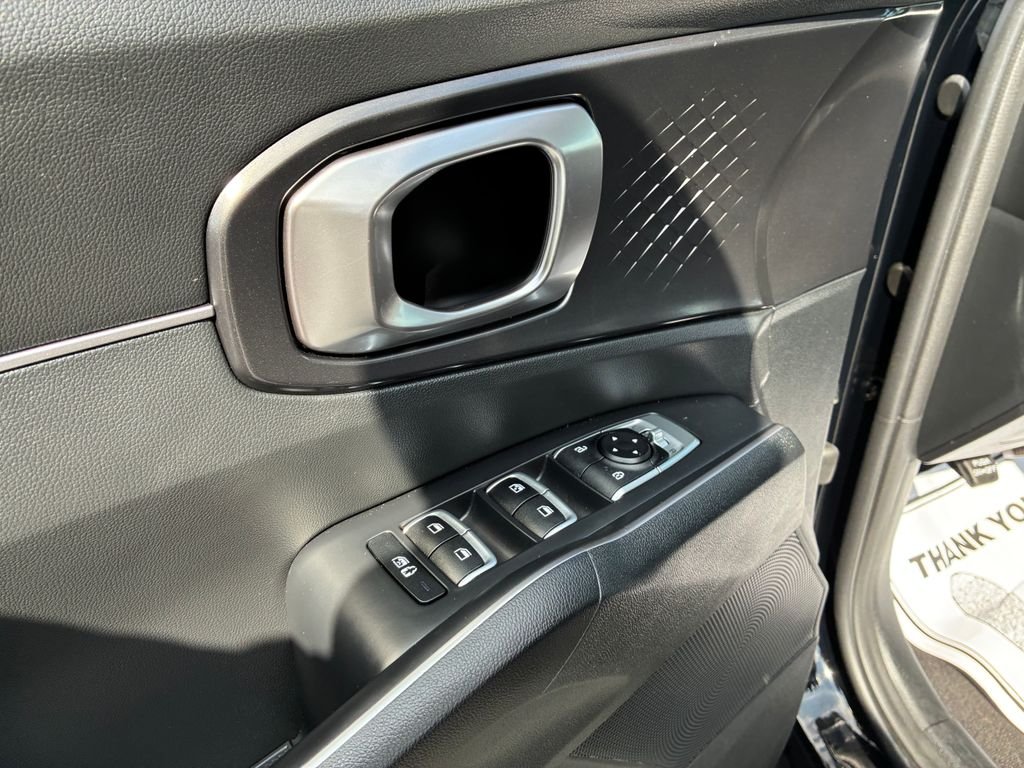 Used 2021 Black Kia S image 10