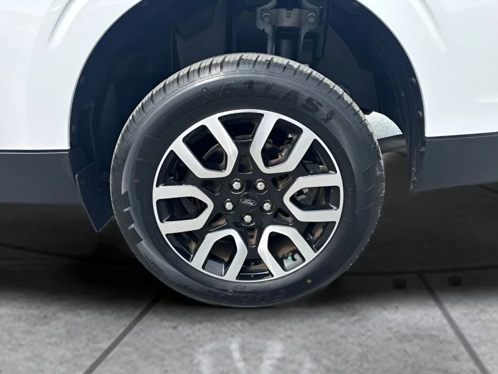 Used 2023 White Ford Lariat image 23