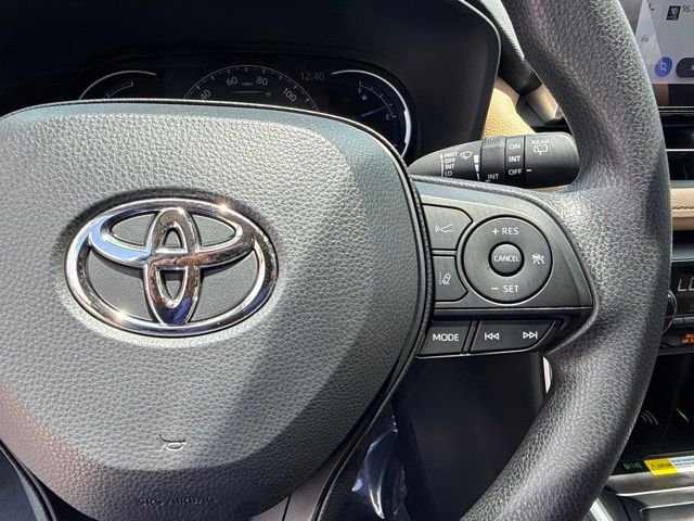 2025 Toyota RAV4 XLE - Photo 27