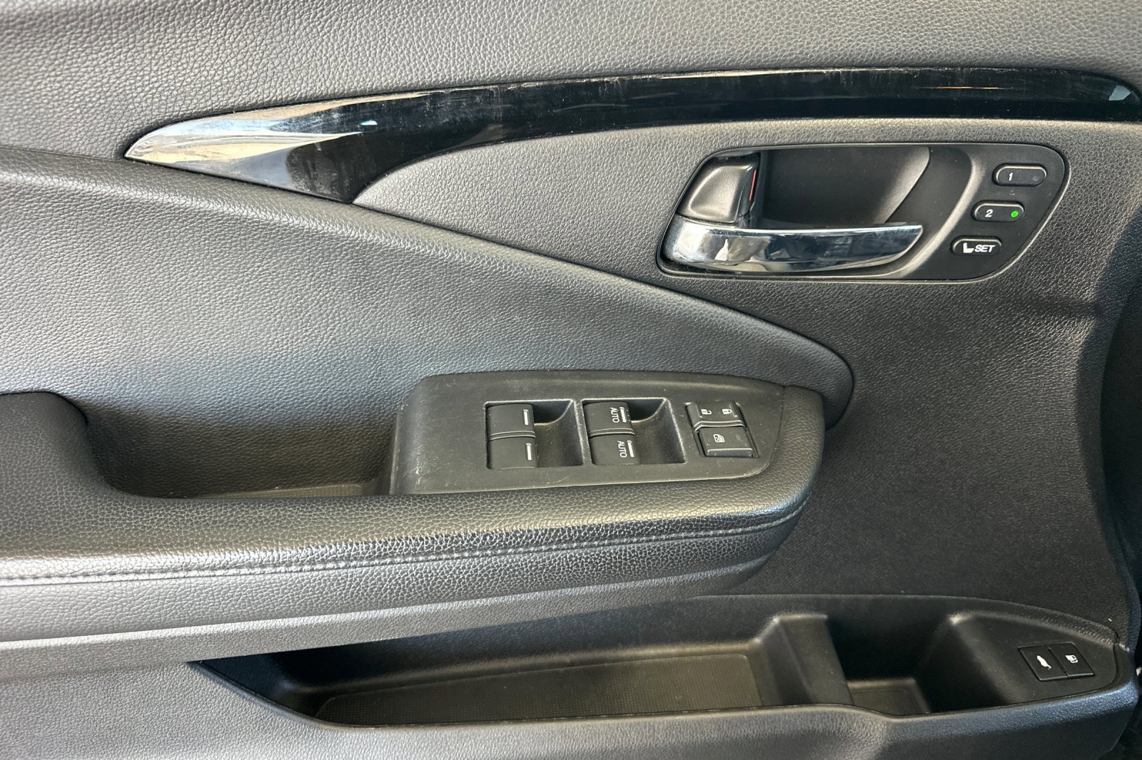 Used 2021 Black Honda Touring 8-Passenger image 11