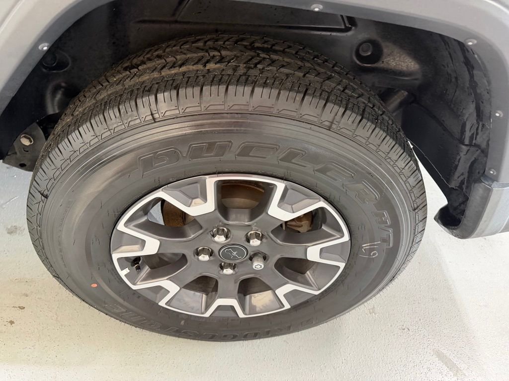 Used 2018 Silver Jeep Sport S image 9