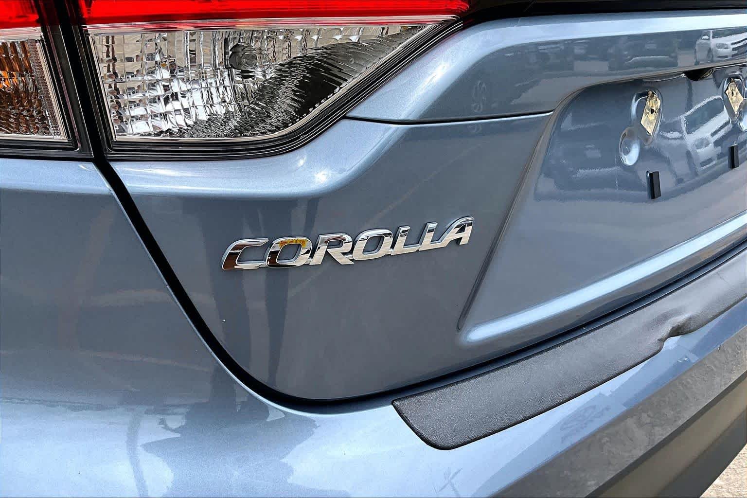 Used 2025 Celestite Toyota Hybrid LE image 29