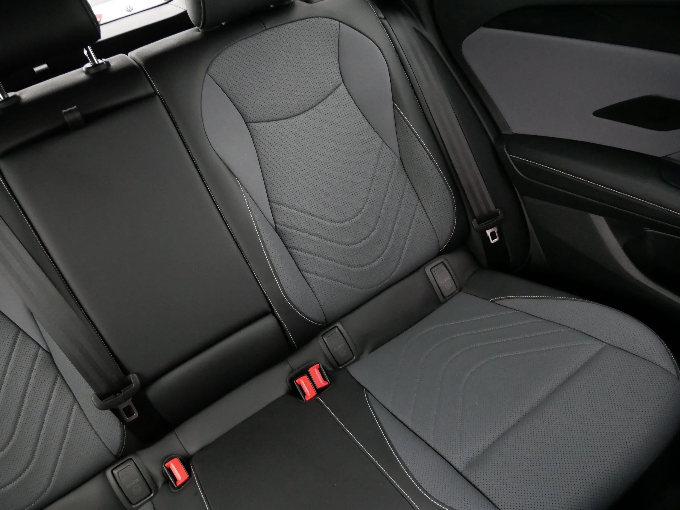 Certified Used 2025 Sandstone Volkswagen SE R-Line Black image 14