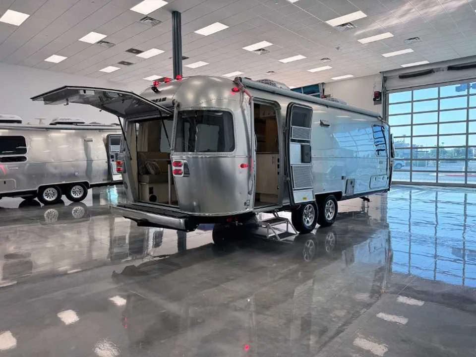 Used 2025 SILVER AIRSTREAM  image 6