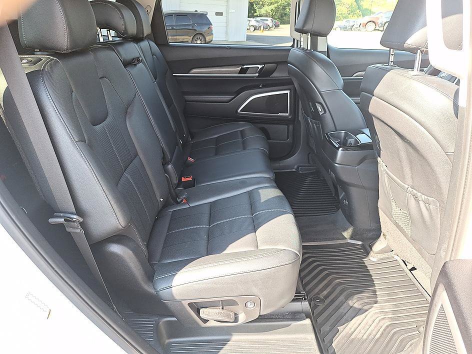 Used 2020 Snow White Pearl Kia EX image 22