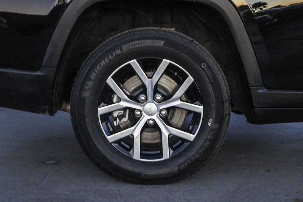 Used 2024 Diamond Black Jeep Limited image 12