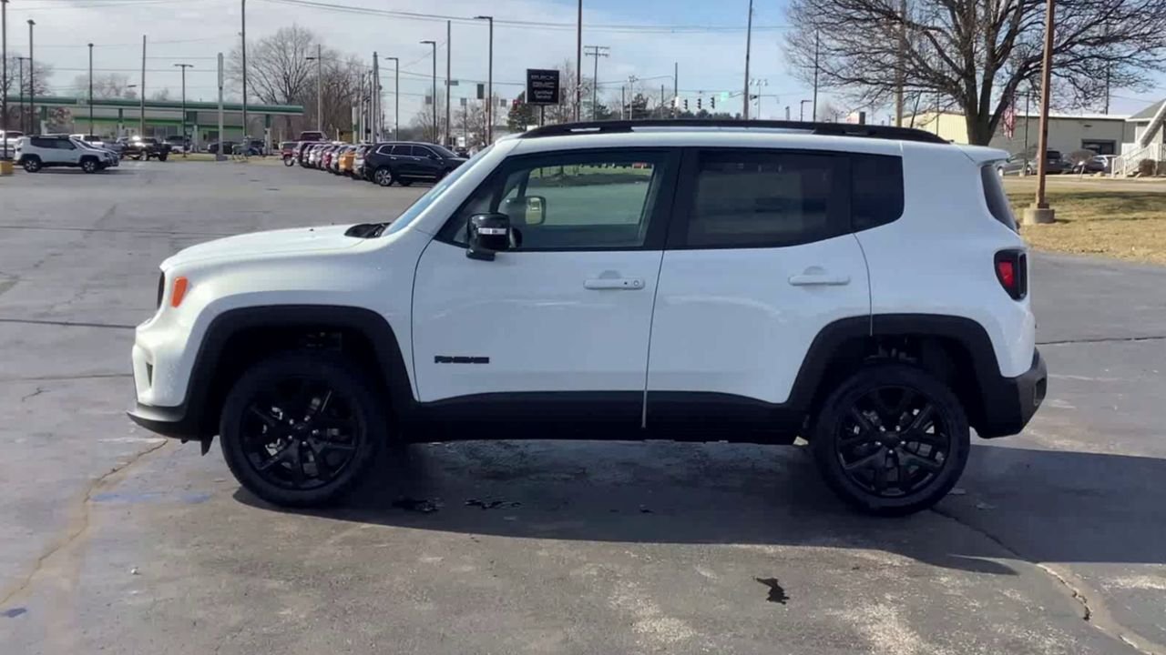 Used 2023 White Jeep Altitude image 5