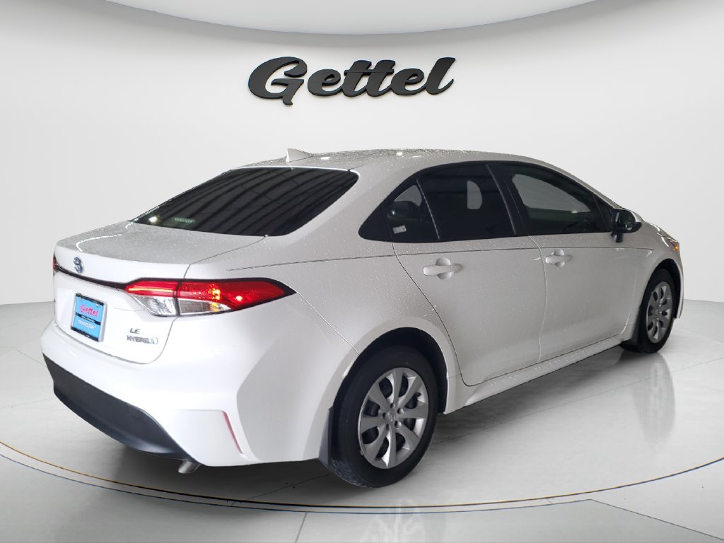 Used 2023 White Toyota LE image 5
