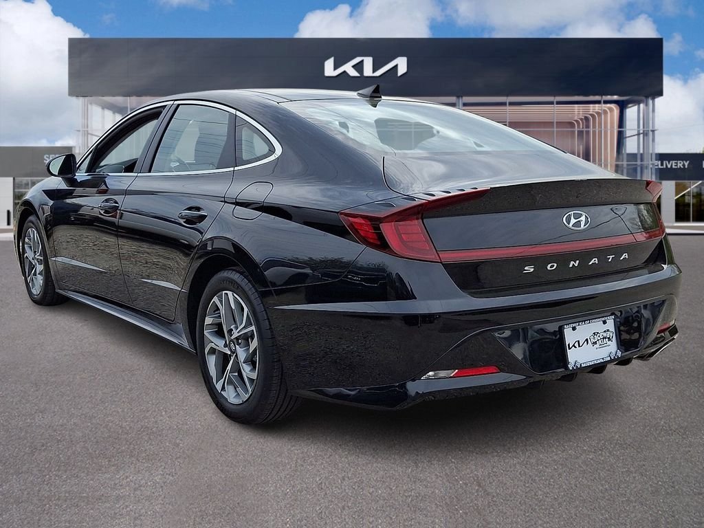 Used 2023 Black Hyundai SEL image 4