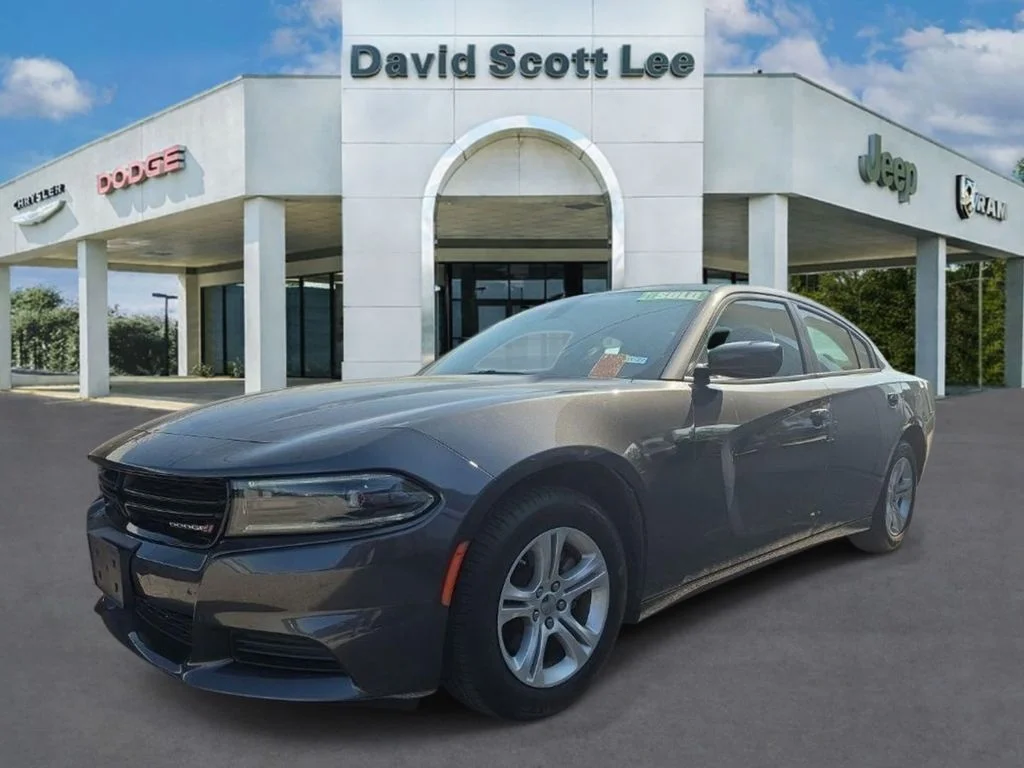 Used 2023 Gray Dodge SXT image 1
