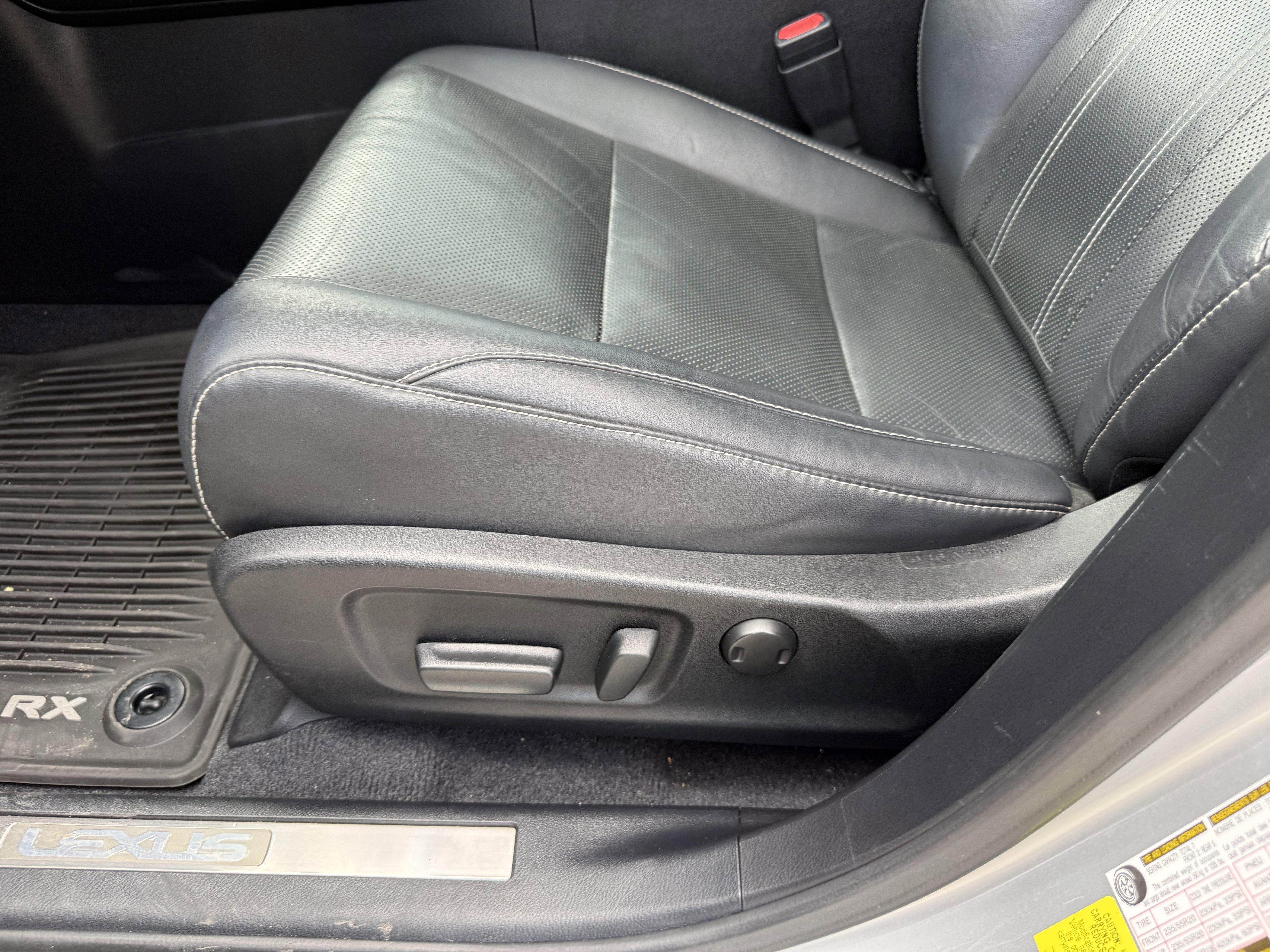 Used 2018 Silver Lexus RX 350L Premium image 29