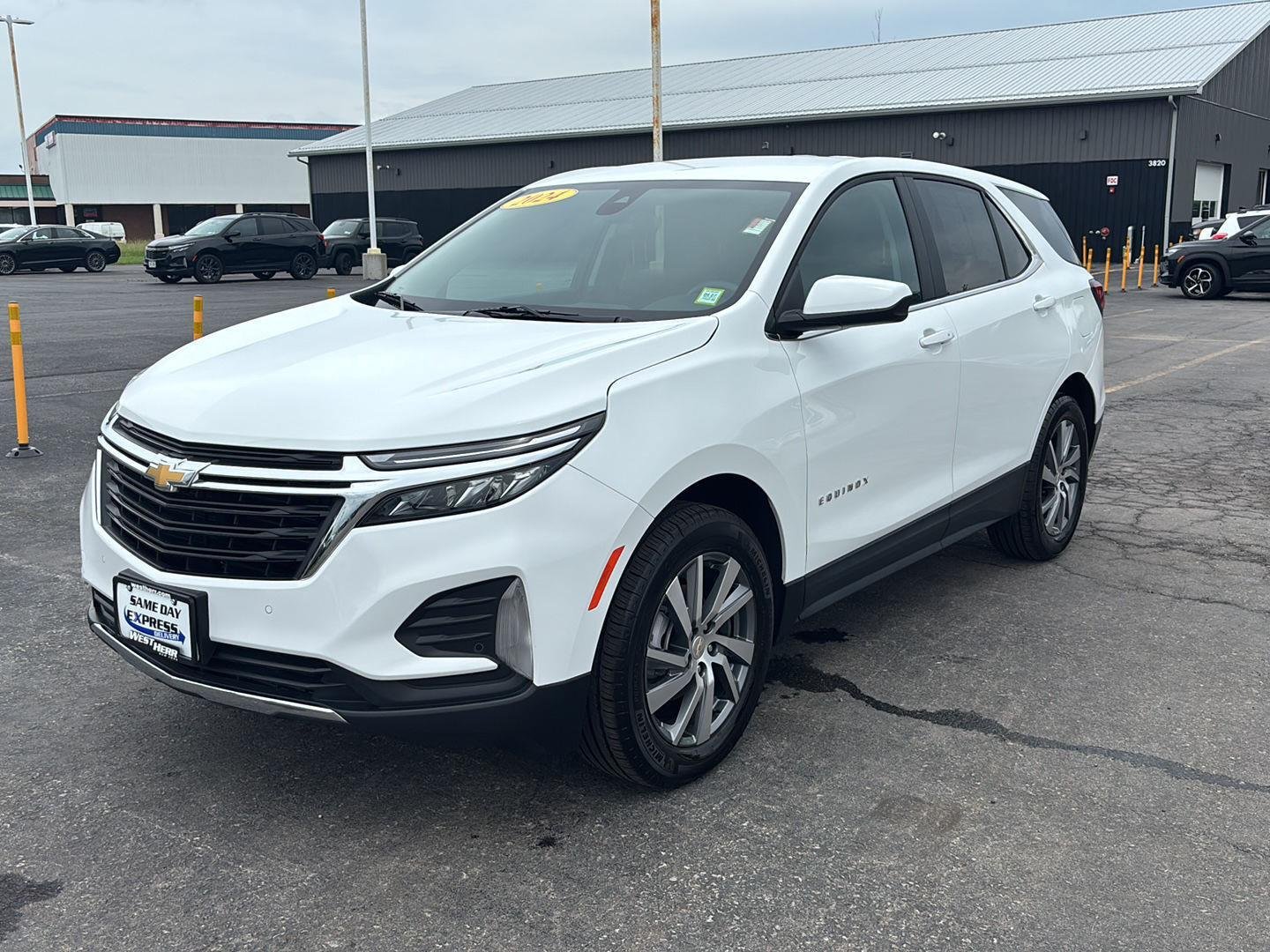 Used 2024 Summit White Chevrolet LT image 3