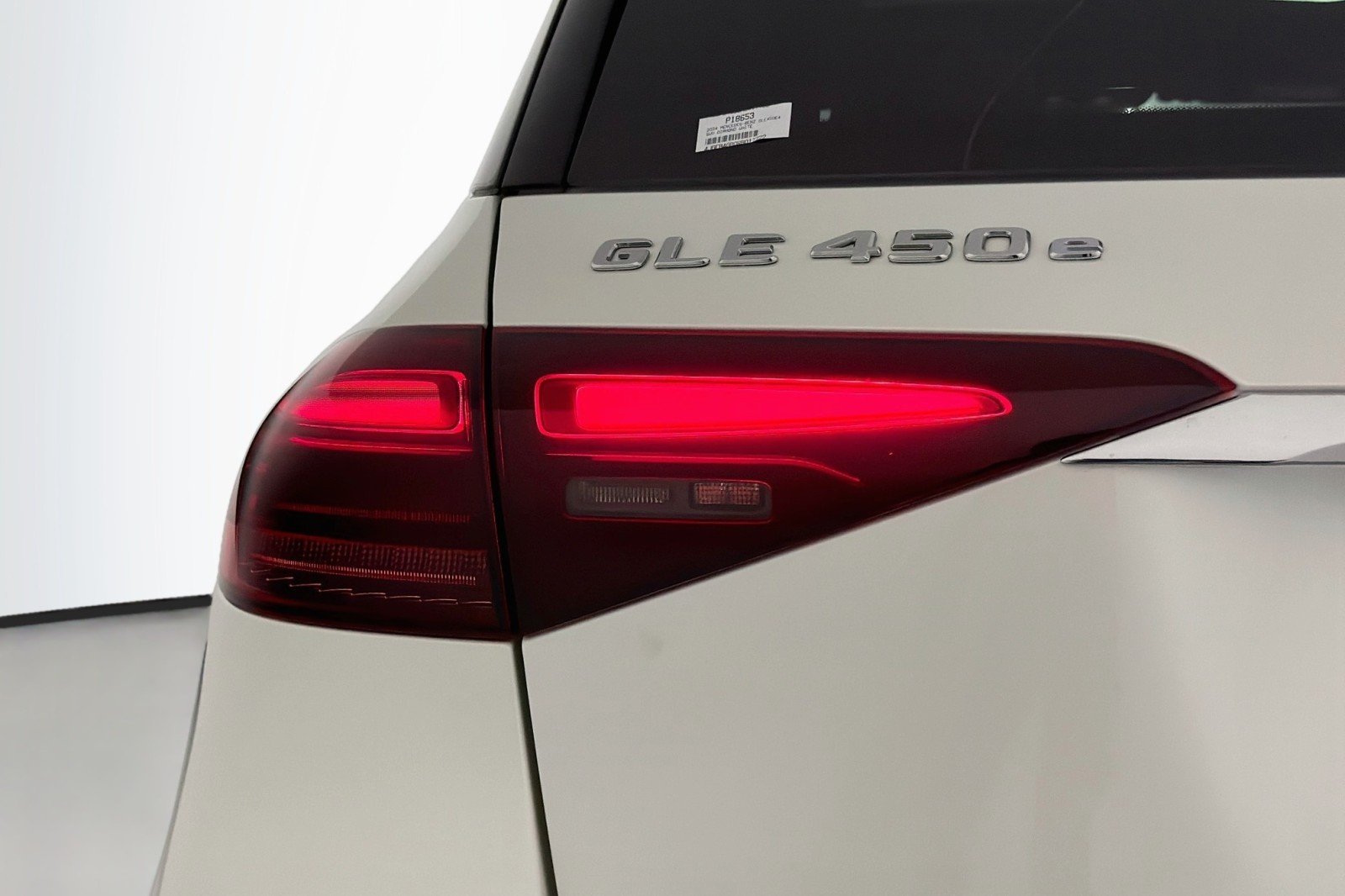 Certified Used 2024 MANUFAKTUR Diamond White Metallic Mercedes-Benz GLE 450e Plug-In Hybrid image 17