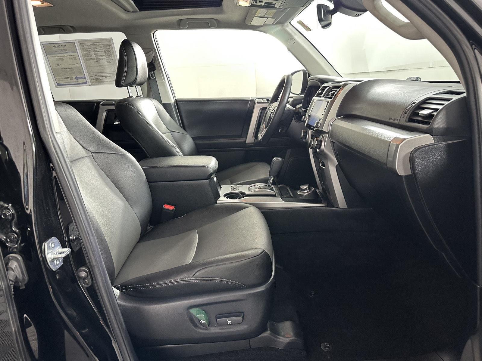 Used 2021 Midnight Black Metallic Toyota SR5 Premium image 30