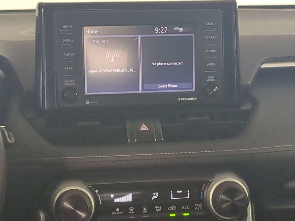 2021 Toyota RAV4 LE - Photo 20
