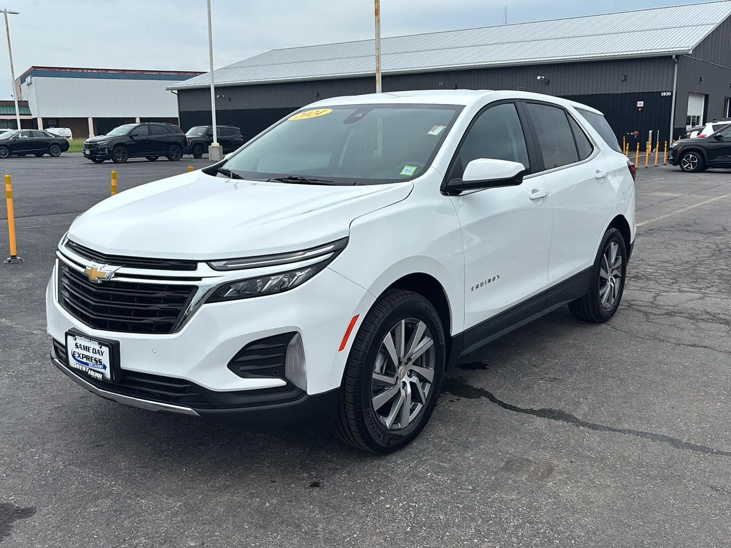 Used 2024 Summit White Chevrolet LT image 3