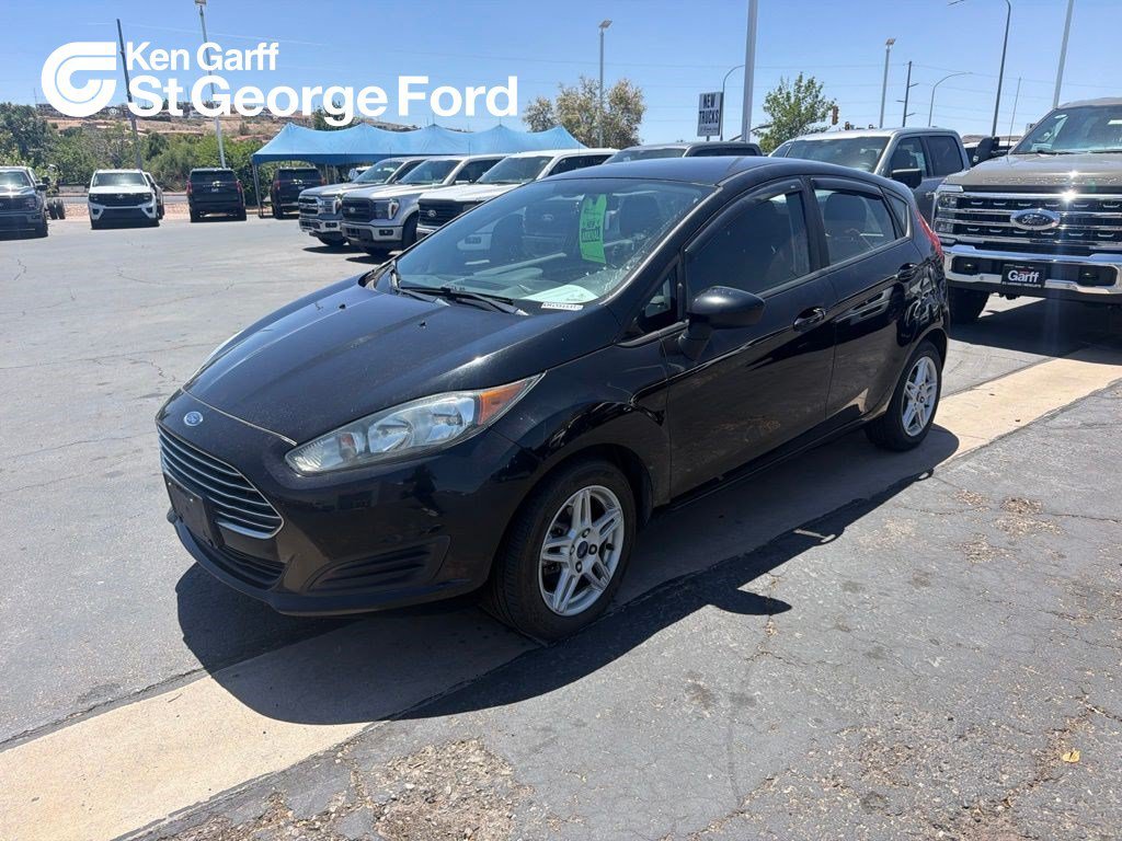 Used 2019 Shadow Black Ford SE image 1
