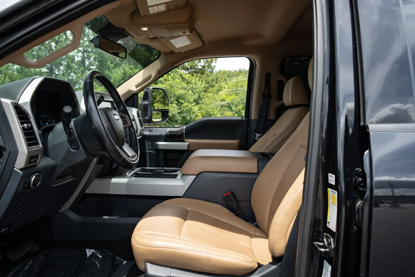 Used 2022 Black Metallic Ford Lariat image 14