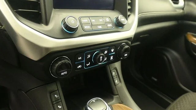 Used 2019 Iridium Metallic GMC SLE-2 image 18