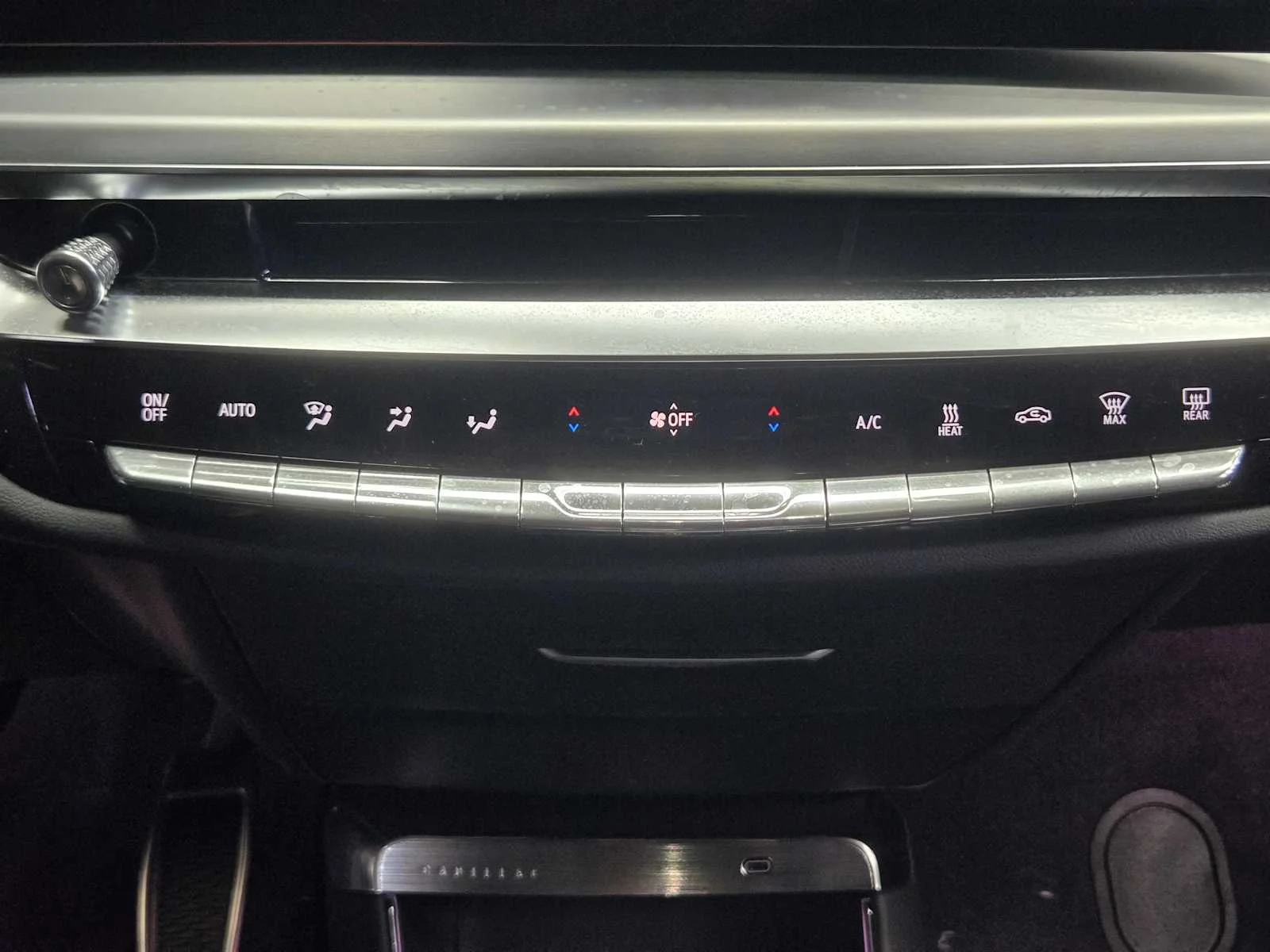 2027 Cadillac LYRIQ Luxury - Photo 13