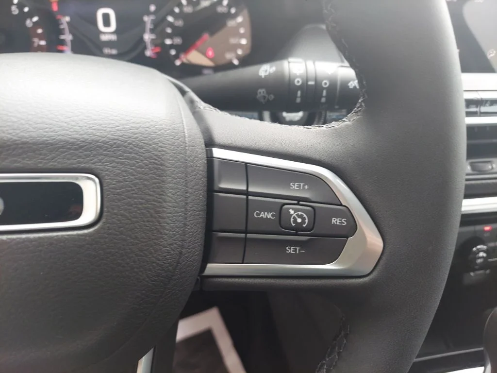New 2026 Red Hot Pearlcoat Jeep Latitude image 13