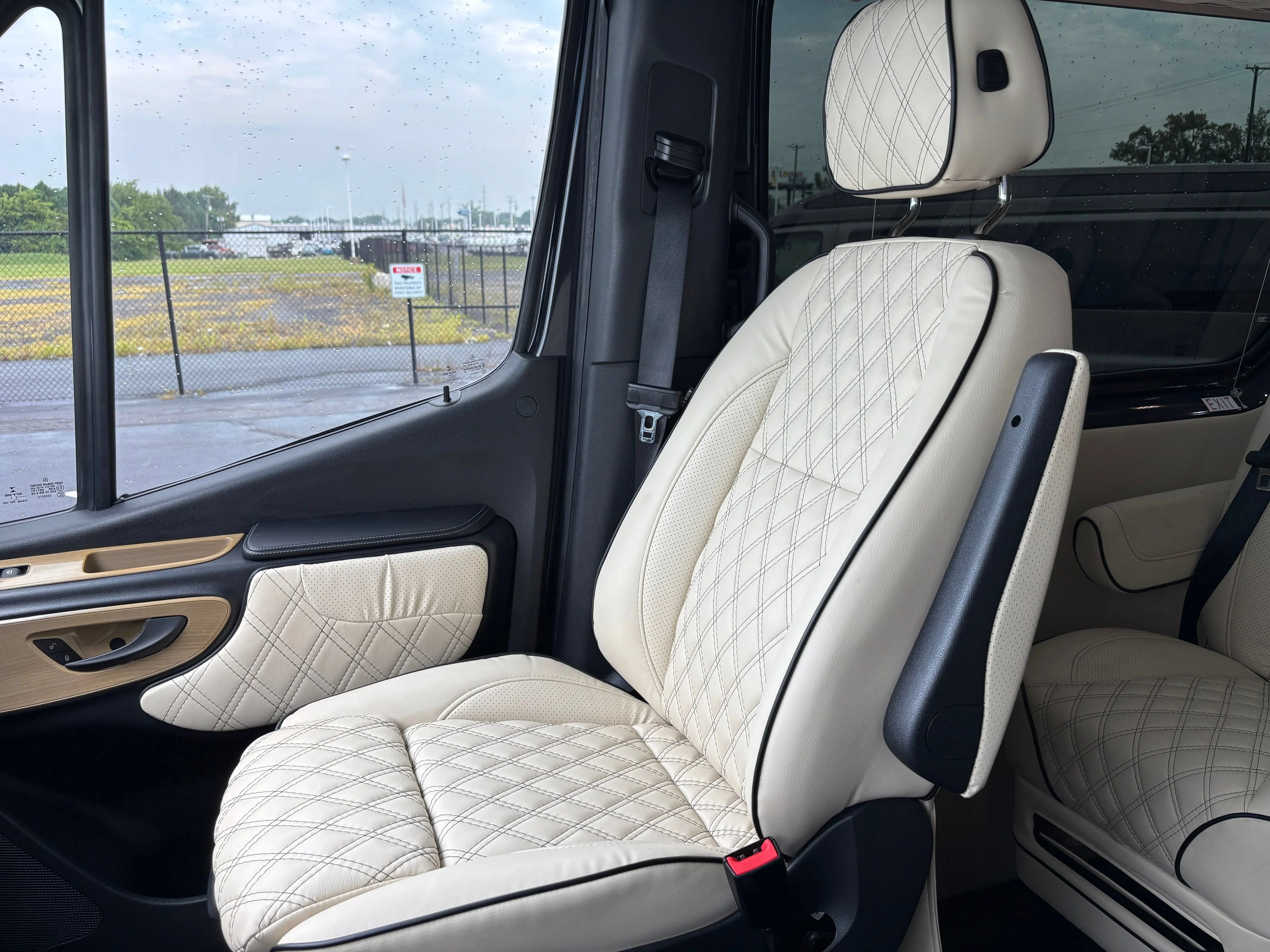 Used 2021  Mercedes-Benz  image 36