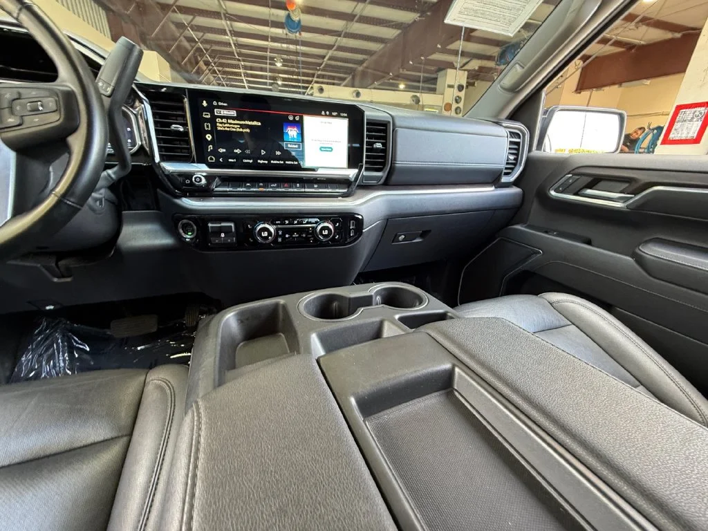 Used 2025 White GMC SLT image 15