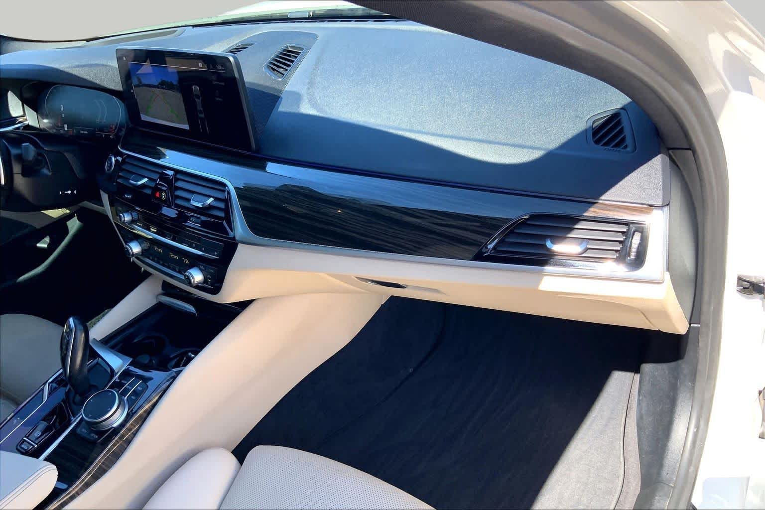 Used 2022 Mineral White Metallic BMW 540i image 19