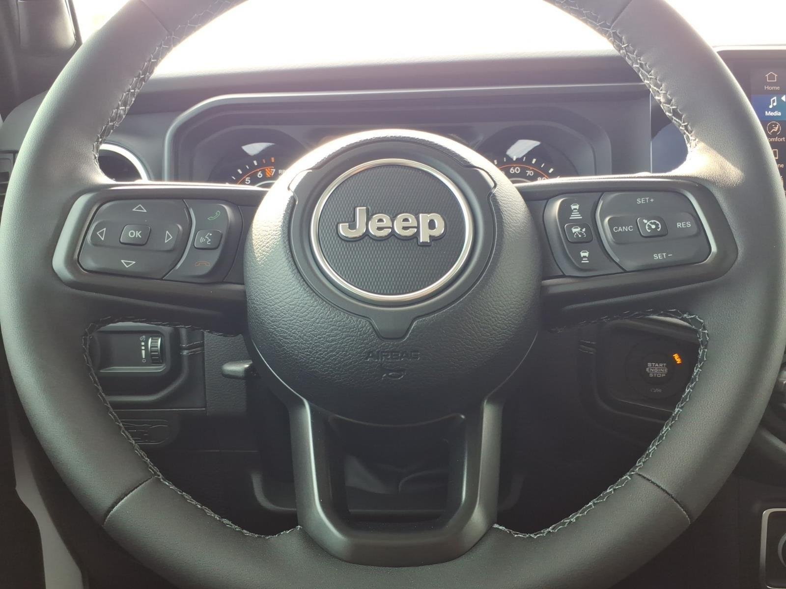 New 2026 Bright White Clear-Coat Exterior Paint Jeep Sahara image 26