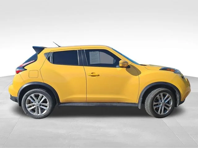 Used 2017 Yellow Nissan S image 8