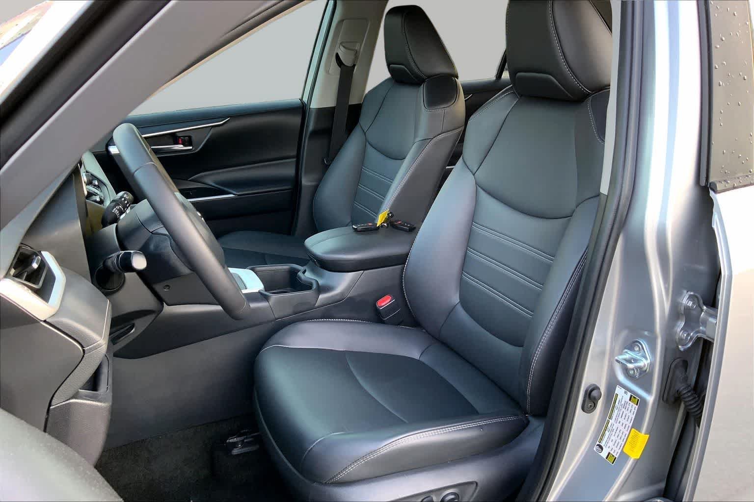 Used 2024 Silver Sky Metallic Toyota XLE Premium image 13