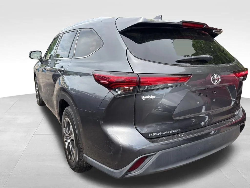 Used 2020 Gray Toyota XLE image 14