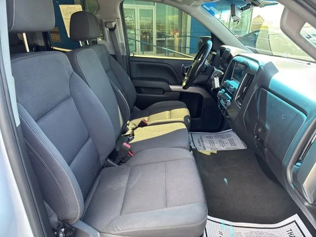 Used 2019 SUMMIT WHITE Chevrolet LT image 11