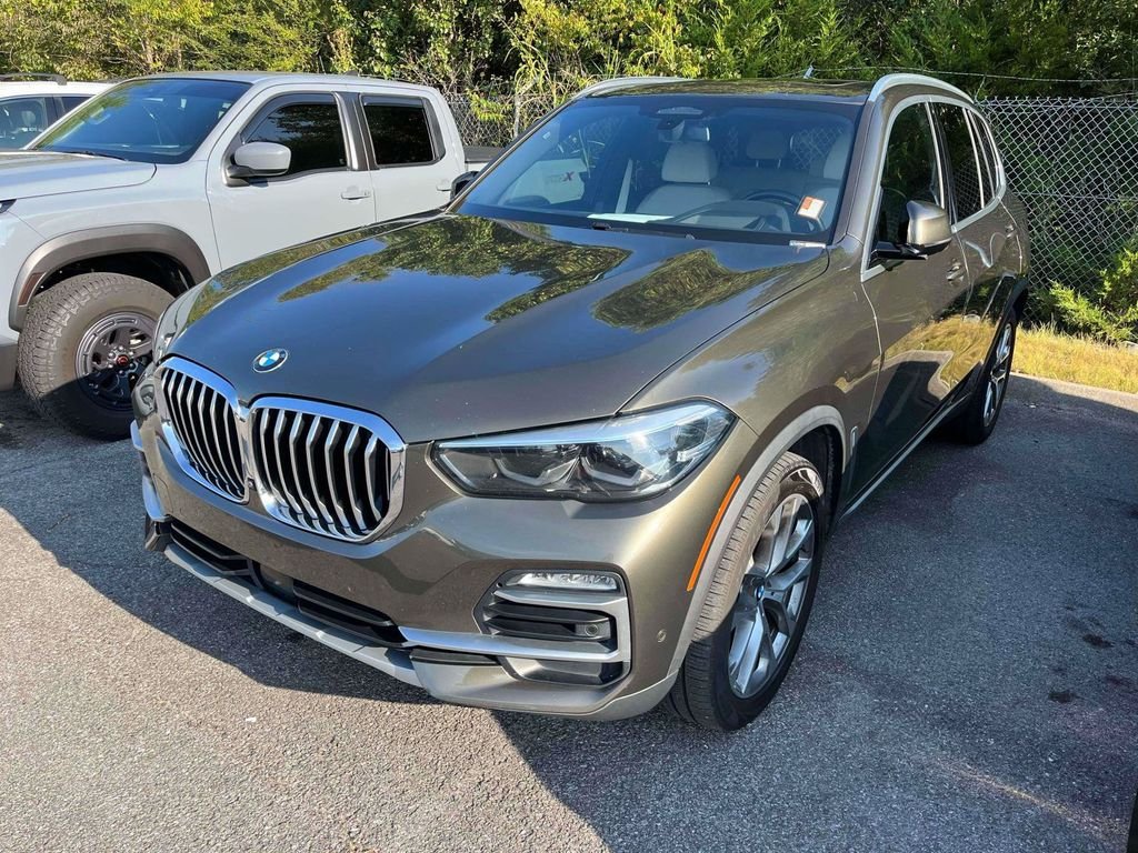 Used 2021 Green BMW xDrive40i image 4