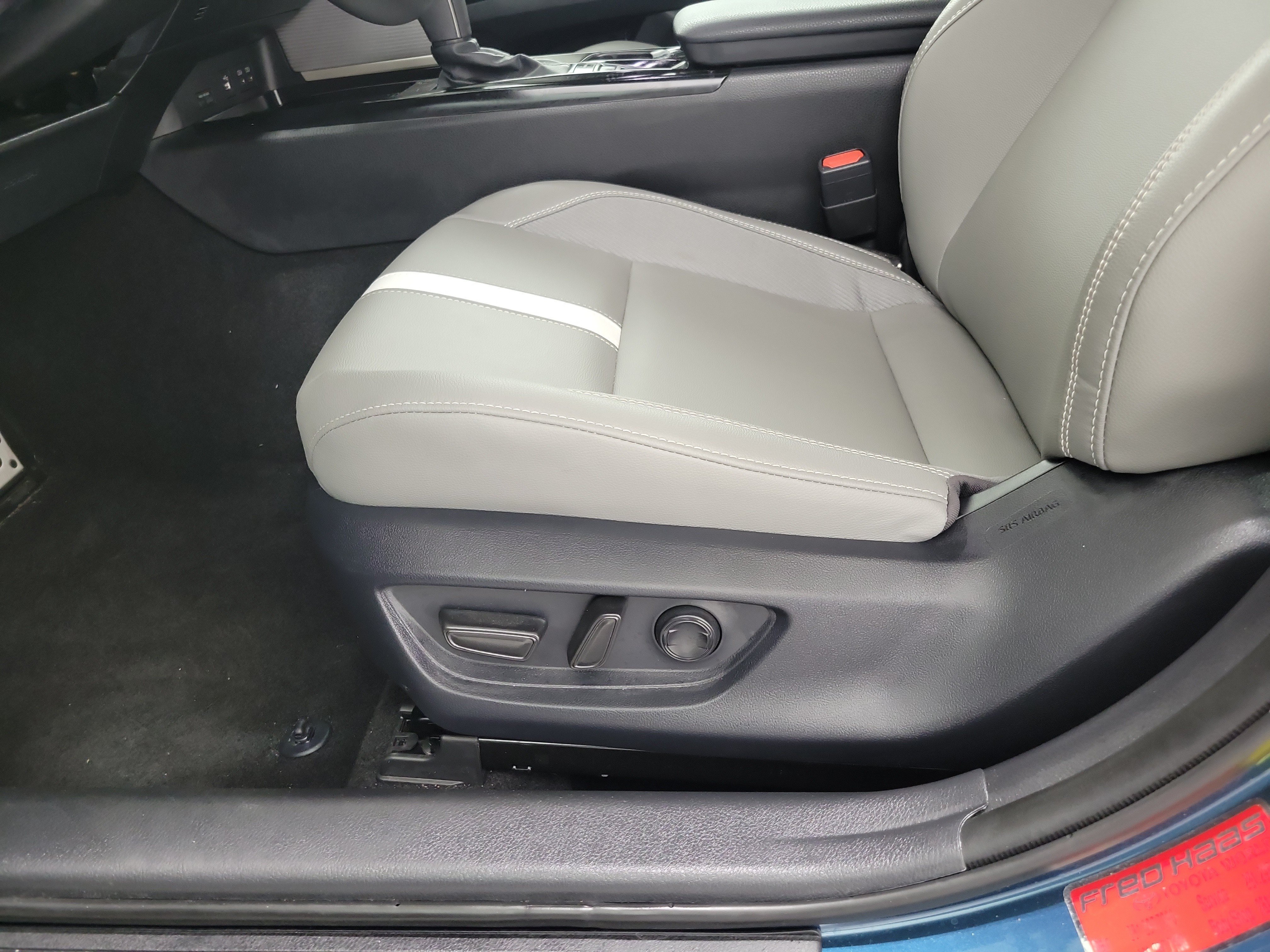 Certified Used 2025 Ocean Gem Toyota SE image 18